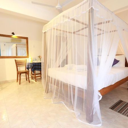 Dock Holiday Guest House Унаватуна Екстериор снимка